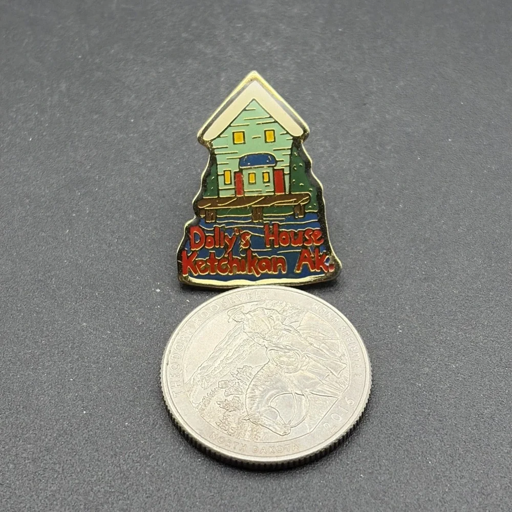 Dolly's House Ketchikan Alaska Lapel Hat‎ Pin